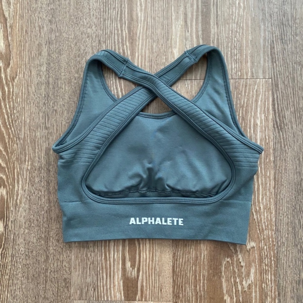 Alphalete sports bra